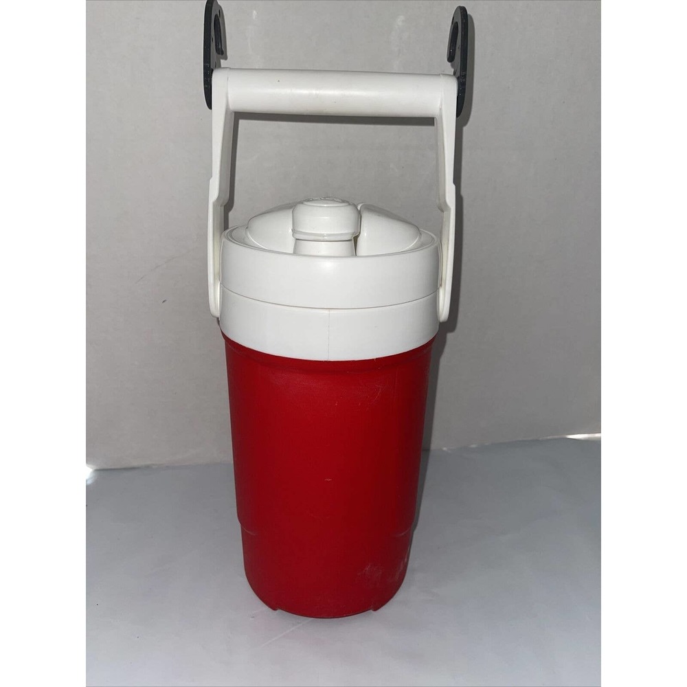 Igloo 1/2 -Gallon Sport Water Beverage Jug with Hooks Red